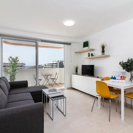 Homeforguest Modern And Recently Renovated Apartment In Arona Арона Екстериор снимка