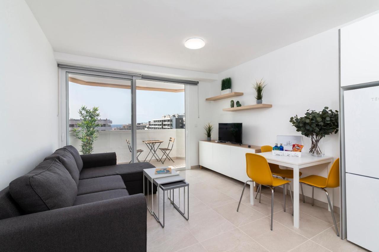 Homeforguest Modern And Recently Renovated Apartment In Arona Арона Екстериор снимка