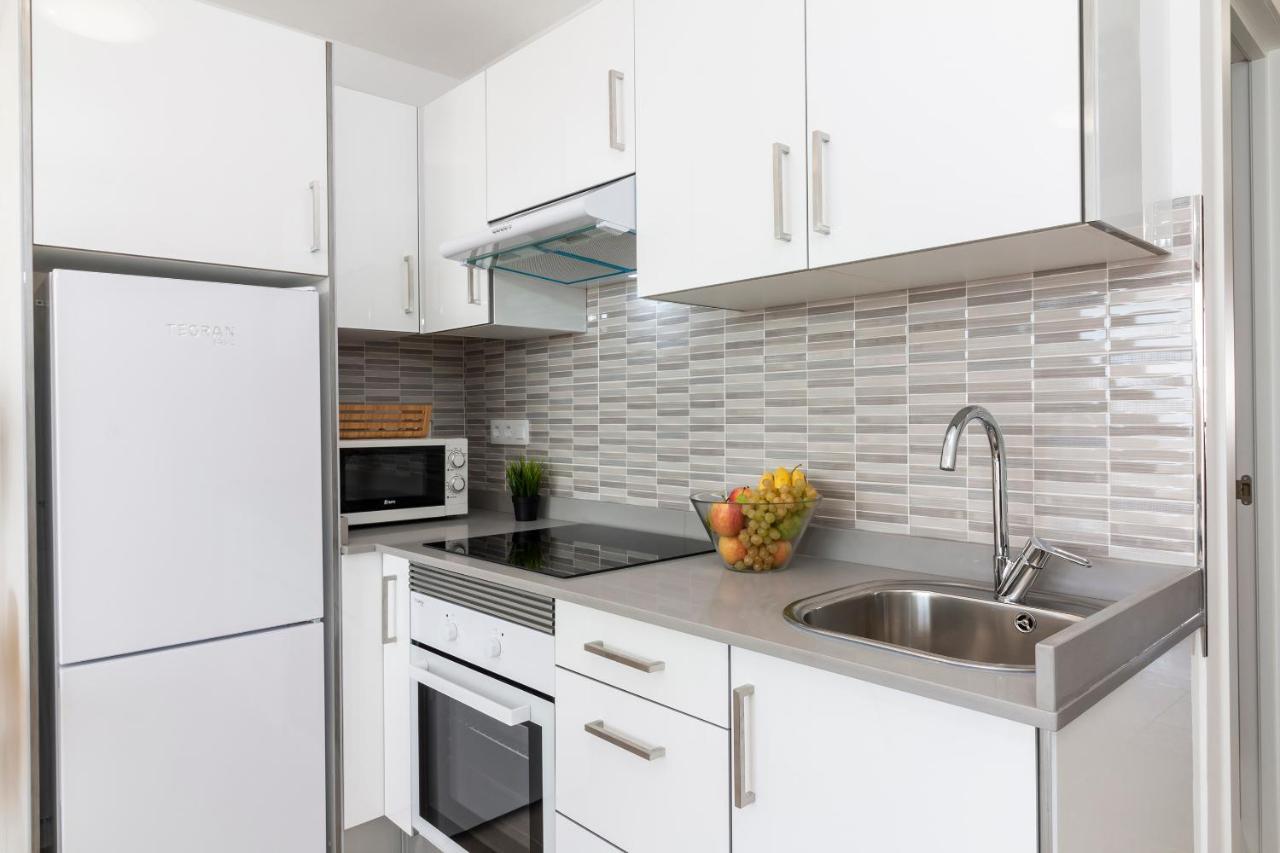 Homeforguest Modern And Recently Renovated Apartment In Arona Арона Екстериор снимка